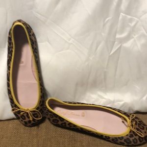 Round toe ballet flats
